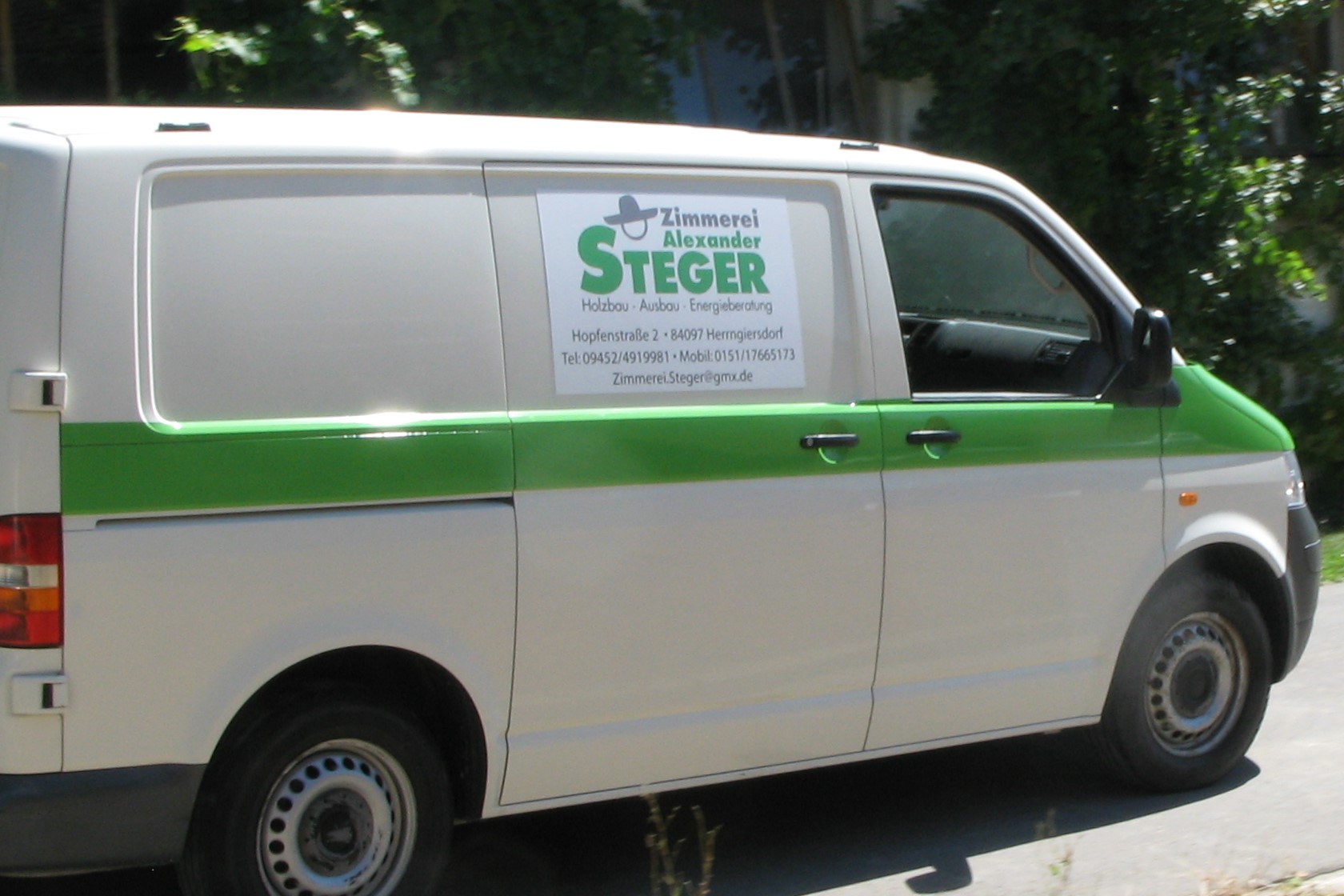 Magnetschilder am VW-Bus